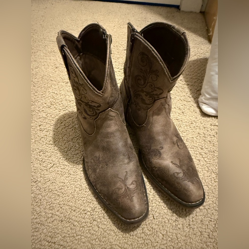 Roper women’s cowgirl booties